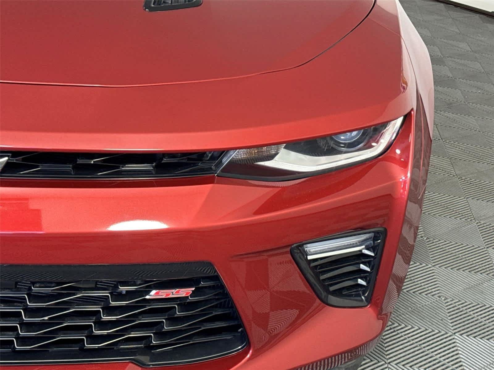 Used 2018 Chevrolet Camaro SS RWD image 9