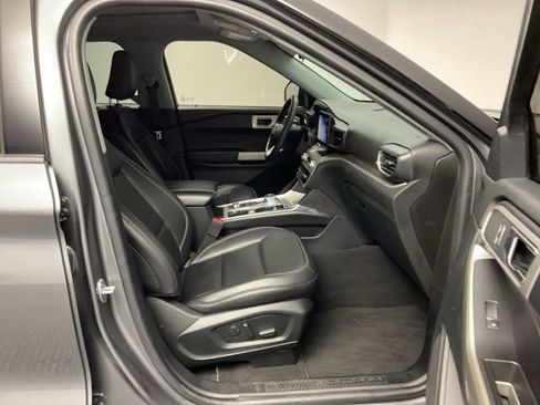 Used 2022 Ford Explorer XLT w/ Equipment Group 202A image 25