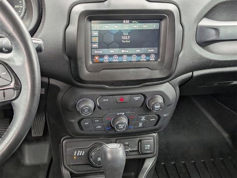 Used 2018 Jeep Renegade Altitude image 12