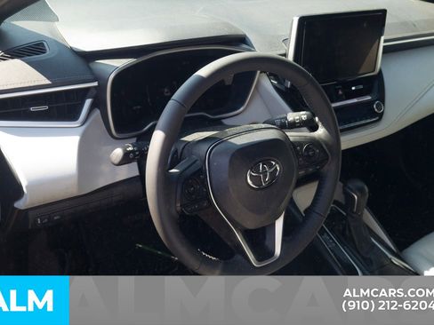 Used 2025 Toyota Corolla XSE image 5