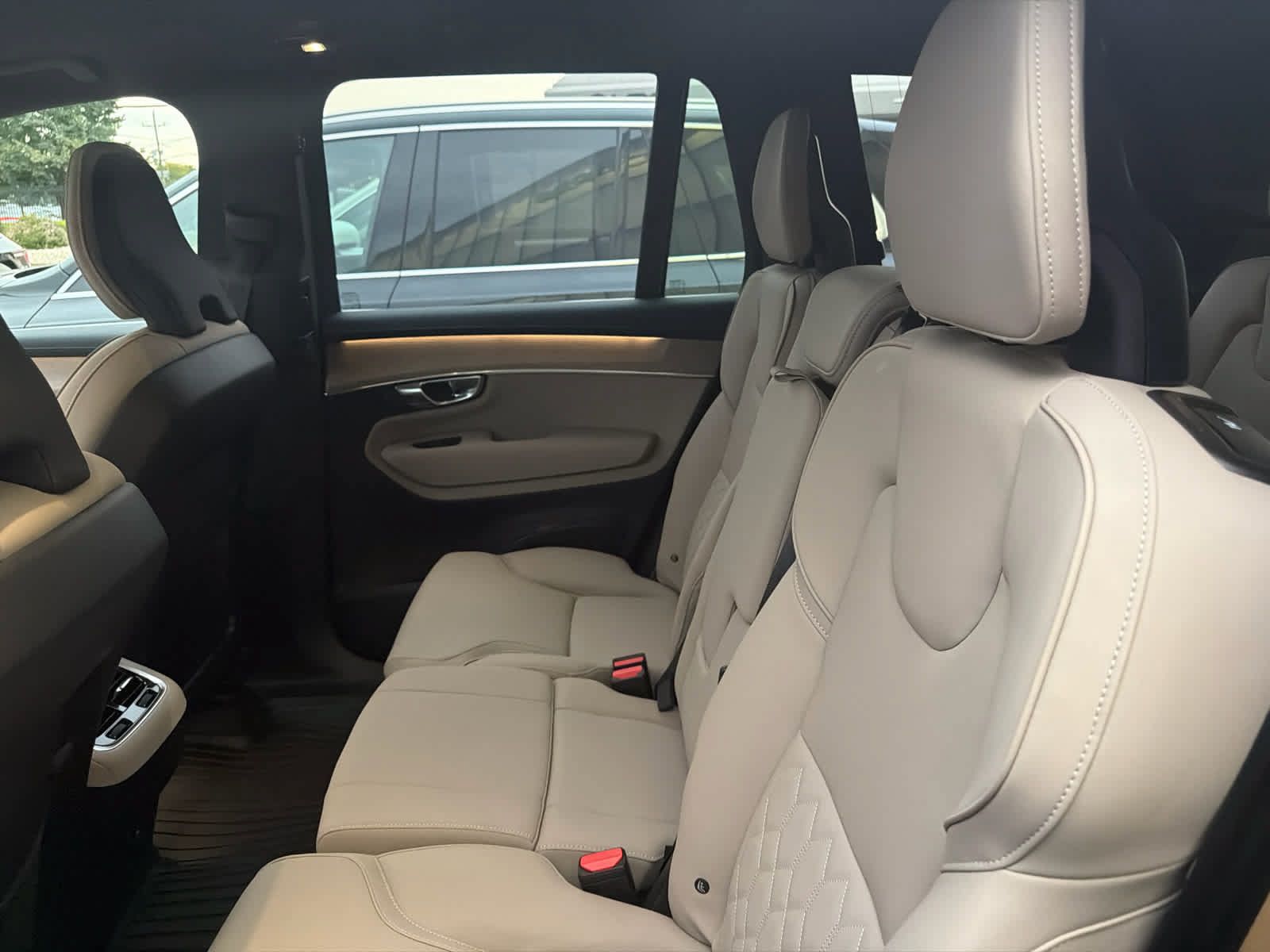 Used 2026 Volvo XC90 B6 Plus w/ Protection Package Premier AWD/4WD image 11