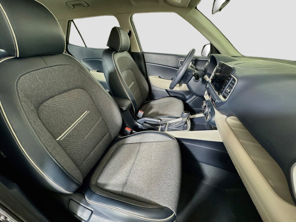 Used 2022 Hyundai Venue Limited FWD image 29