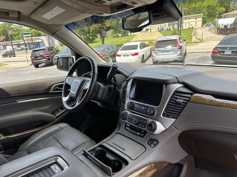 Used 2017 GMC Yukon Denali w/ Open Road Package AWD/4WD image 12