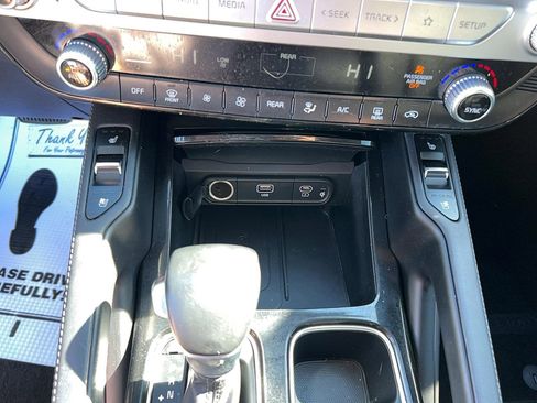 Used 2023 Kia Telluride EX w/ EX Captain's Chair Package image 19