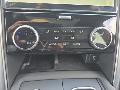 New 2026 Land Rover Discovery Limited Edition image 26