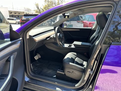 Used 2024 Tesla Model Y Performance image 10