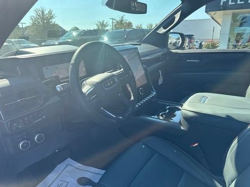 New 2026 GMC Yukon AT4 w/ LPO, Floor Liner Package AWD/4WD image 11
