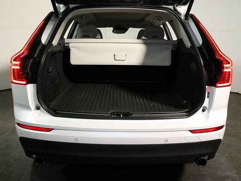 Used 2021 Volvo XC60 T5 Momentum w/ Protection Package image 30