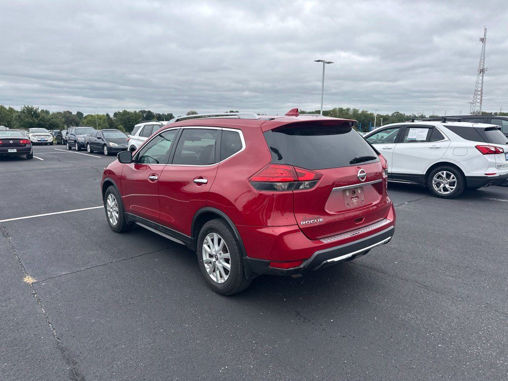 Used 2017 Nissan Rogue SV FWD image 4