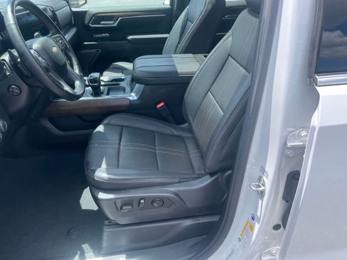 Used 2023 Chevrolet Silverado 1500 High Country w/ High Country Premium Package AWD/4WD image 9