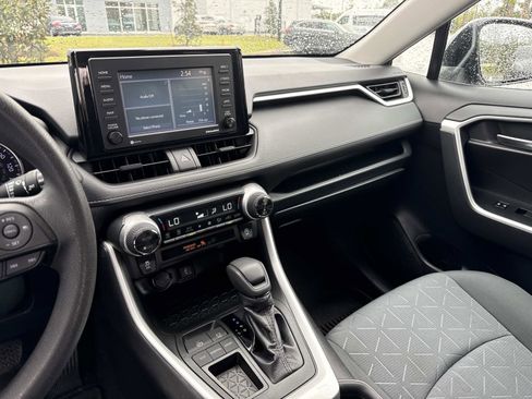 Used 2020 Toyota RAV4 XLE FWD image 25