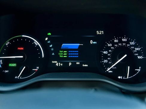 Used 2025 Toyota Sienna LE FWD image 14