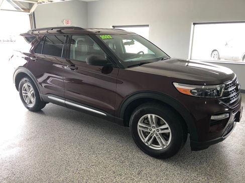 Used 2022 Ford Explorer XLT w/ Equipment Group 202A AWD/4WD image 5