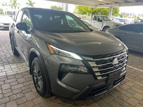 Used 2025 Nissan Rogue S FWD image 8