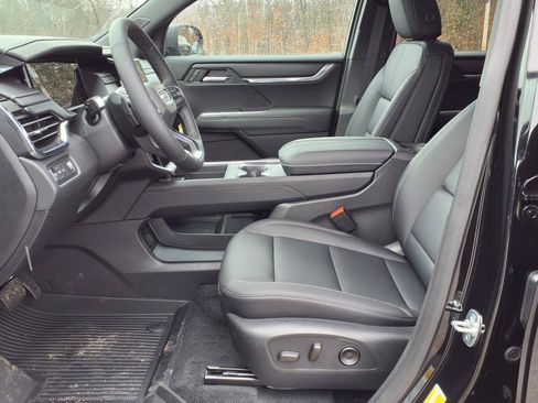 Used 2025 GMC Acadia Elevation w/ Elevation Premium Package FWD image 13