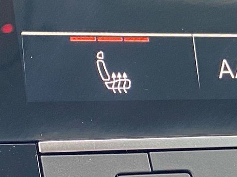 Used 2022 Audi e-tron Premium image 16