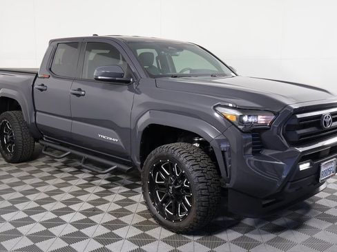 Used 2025 Toyota Tacoma SR5 image 2