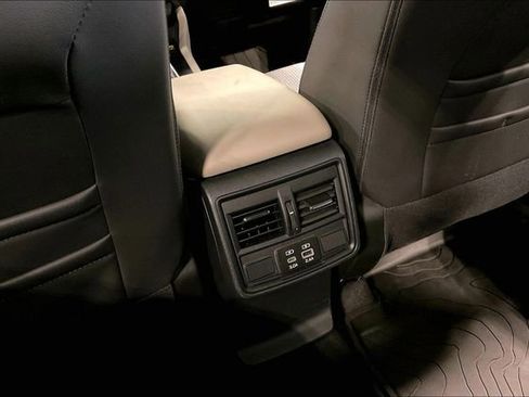 Used 2025 Subaru Forester Premium image 34