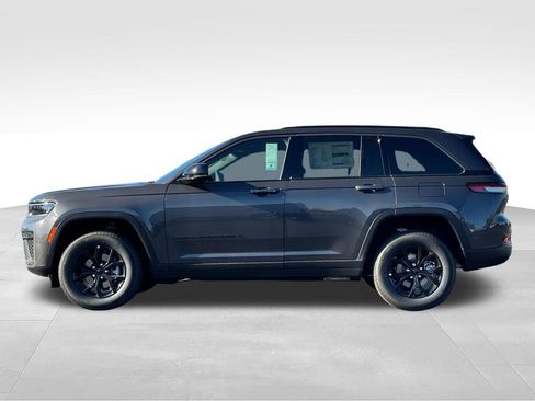 New 2026 Jeep Grand Cherokee Altitude AWD/4WD image 4