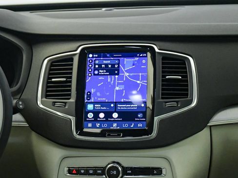 Certified 2025 Volvo XC90 B5 Core w/ Climate Package AWD/4WD image 14