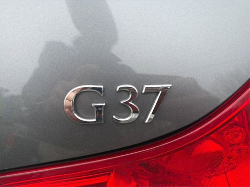 Used 2011 INFINITI G37 Journey w/ Premium Pkg image 31