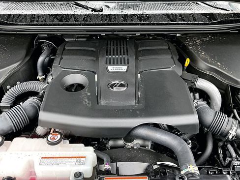 Used 2025 Lexus GX 550 w/ Accessory Package (2T) image 33