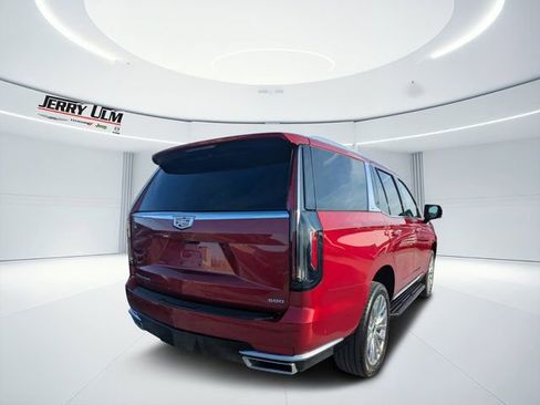 Used 2022 Cadillac Escalade Premium Luxury image 2