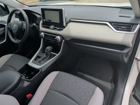 Used 2024 Toyota RAV4 XLE w/ Convenience Package FWD image 15