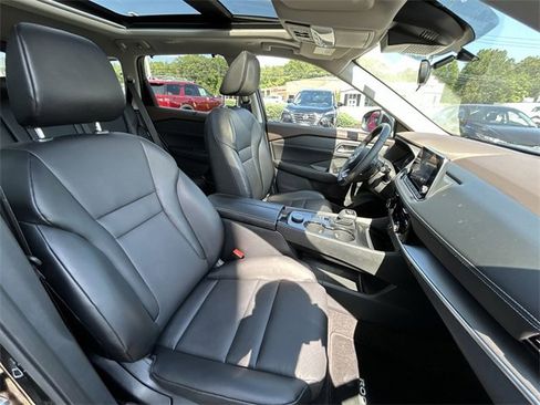 Certified 2022 Nissan Rogue SV w/ SV Premium Package image 25