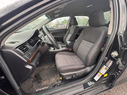 Used 2017 Toyota Camry LE FWD image 9