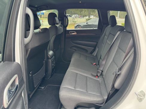 Used 2019 Jeep Grand Cherokee Laredo image 12