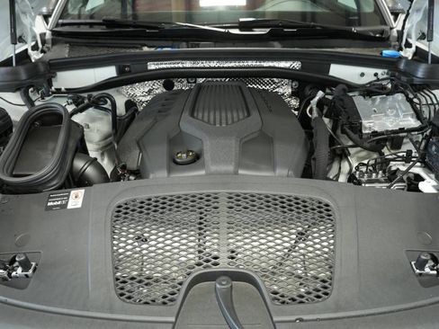 New 2025 Porsche Macan Turbo AWD/4WD image 30