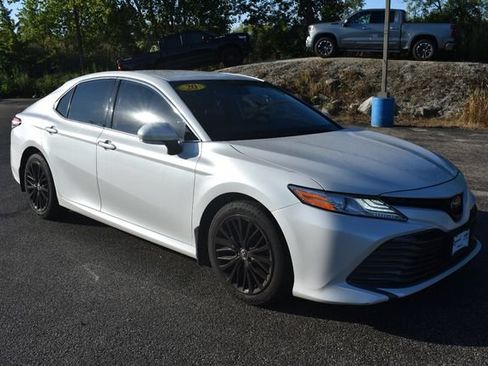Used 2020 Toyota Camry XLE FWD image 1