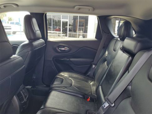 Used 2023 Jeep Cherokee Altitude Lux image 29