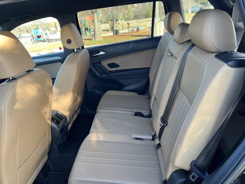 Certified 2024 Volkswagen Tiguan SE image 29