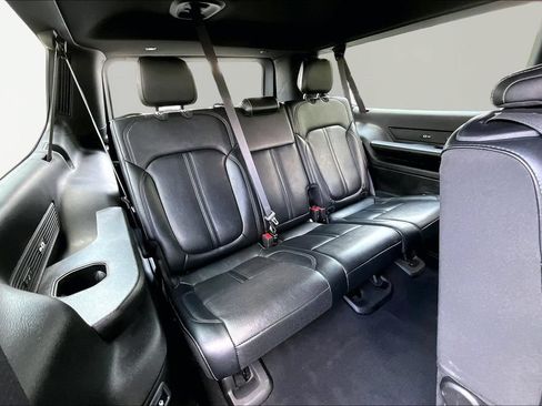 Used 2024 Jeep Wagoneer L Series II w/ Flexible Seating Group AWD/4WD image 18