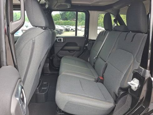 Used 2025 Jeep Wrangler Unlimited Sahara AWD/4WD image 18