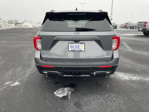 Used 2022 Ford Explorer XLT w/ Equipment Group 202A image 4