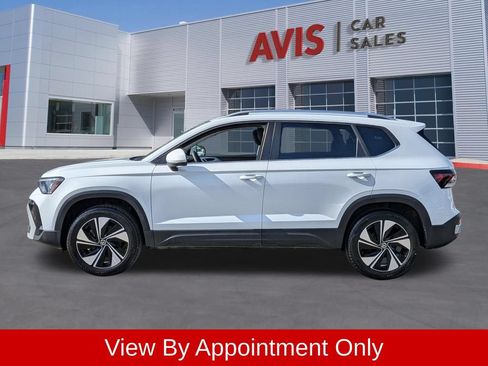 Used 2025 Volkswagen Taos SE AWD/4WD image 10