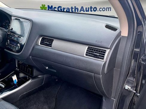 Used 2017 Mitsubishi Outlander SE image 24