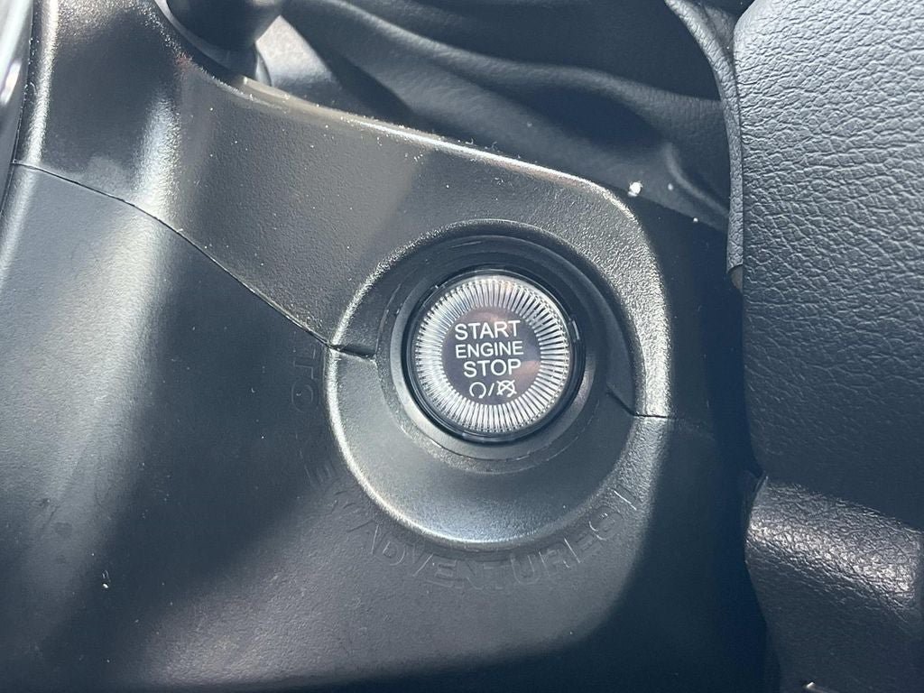 Used 2023 Jeep Renegade Latitude AWD/4WD image 17