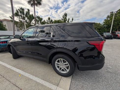 New 2026 Ford Explorer Active RWD image 9