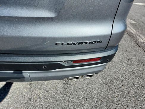 Certified 2025 GMC Acadia Elevation AWD/4WD image 5