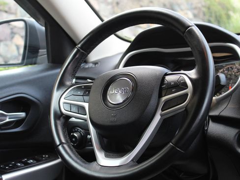 Used 2018 Jeep Cherokee Trailhawk image 20