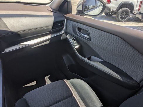 Used 2023 Nissan Rogue SV FWD image 18
