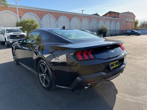 Used 2024 Ford Mustang Coupe image 6