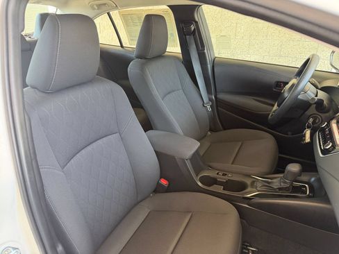 Used 2025 Toyota Corolla LE FWD image 34
