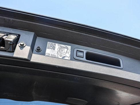 Certified 2024 Toyota Highlander XSE FWD image 34