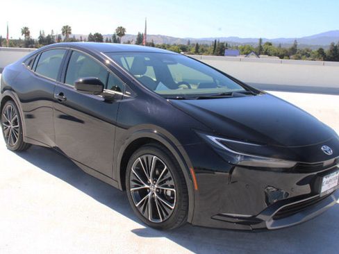 Used 2026 Toyota Prius XLE FWD image 2