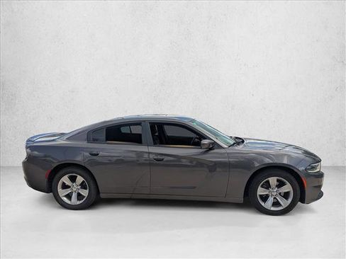 Used 2015 Dodge Charger SE w/ Sport Appearance Group image 4